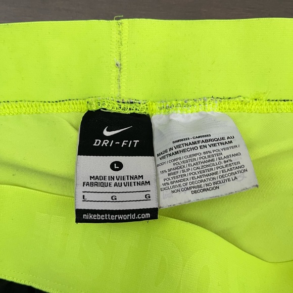 Nike Dri-Fit 5” Running Shorts with Built in compression shorts - Picture 7 of 9